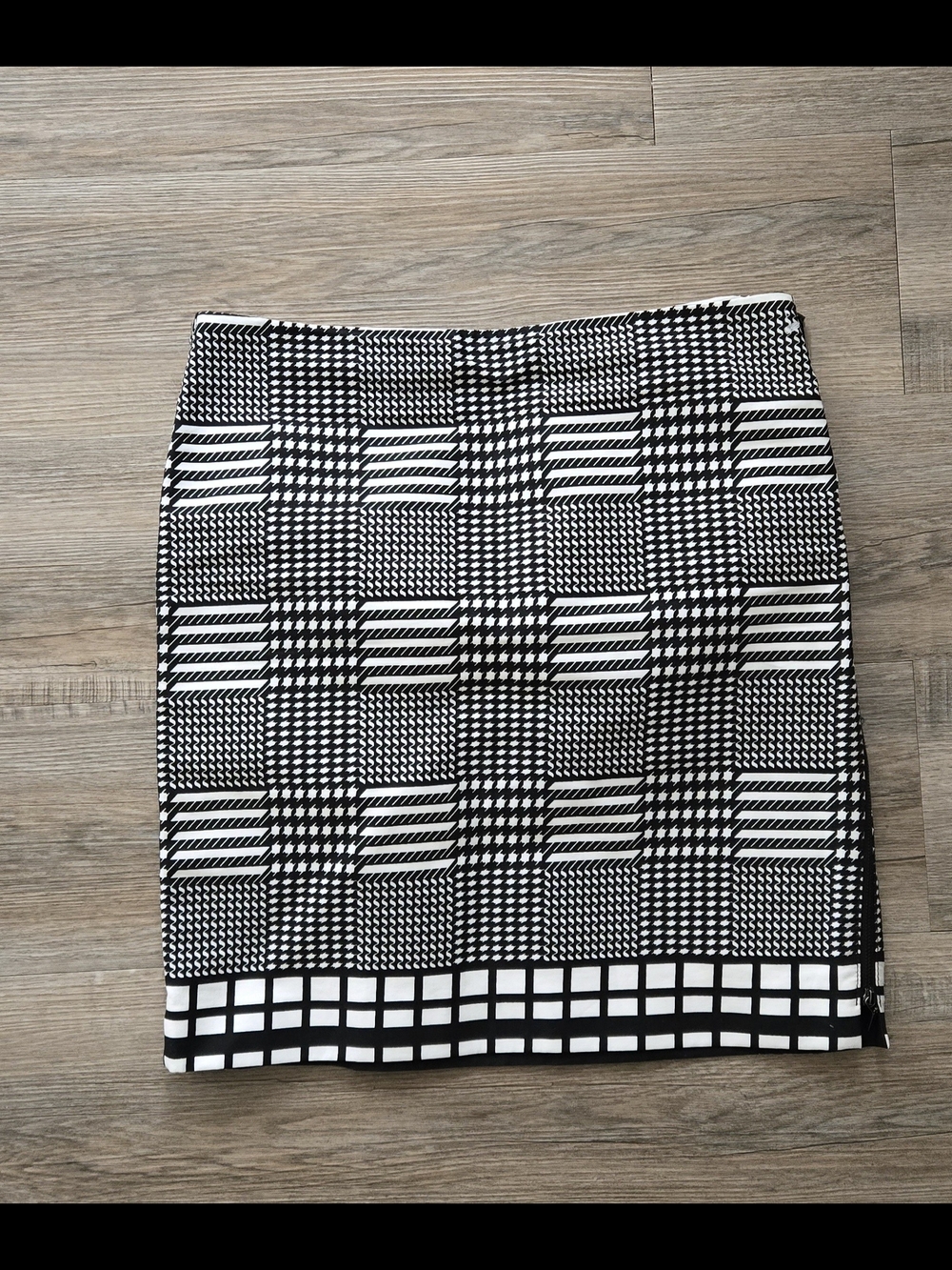 Anne Klein Black & White Geometric Houndstooth Skirt, New Without Tag